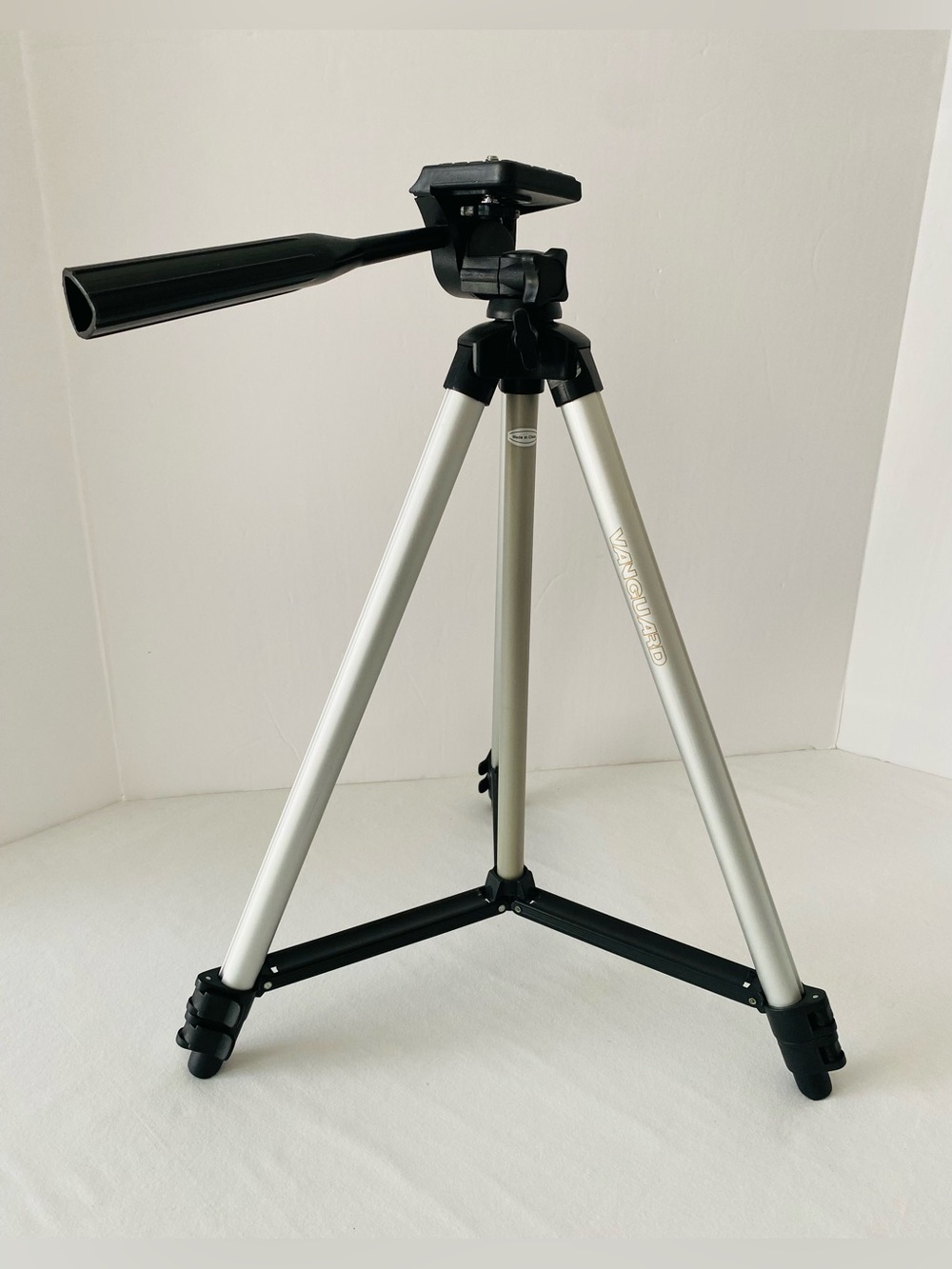 Vanguard Aluminum Camera Tripod with Pan Handle